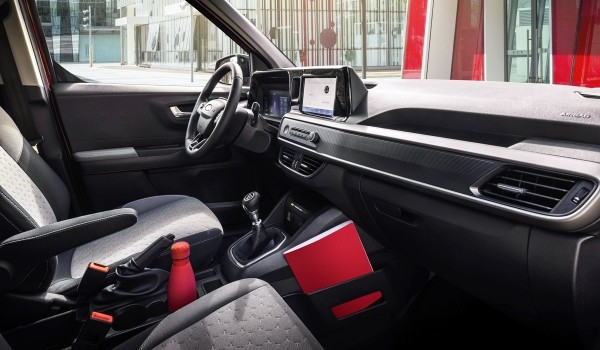 Новый Ford Transit Courier и перестановки в гамме «каблучков» Новый Ford Transit Courier и перестановки в гамме «каблучков»