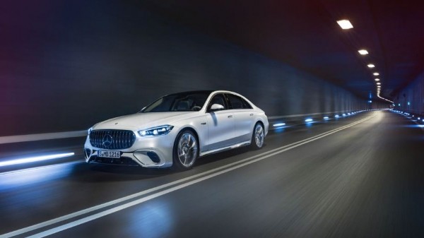 Компания Mercedes-Benz назвала цену 802-сильного S-Class