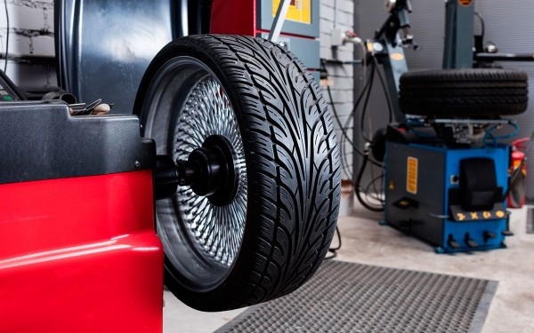 Балансировка колес: когда это необходимо и как повысить безопасность на дороге Балансировка колес: когда это необходимо и как повысить безопасность на дороге