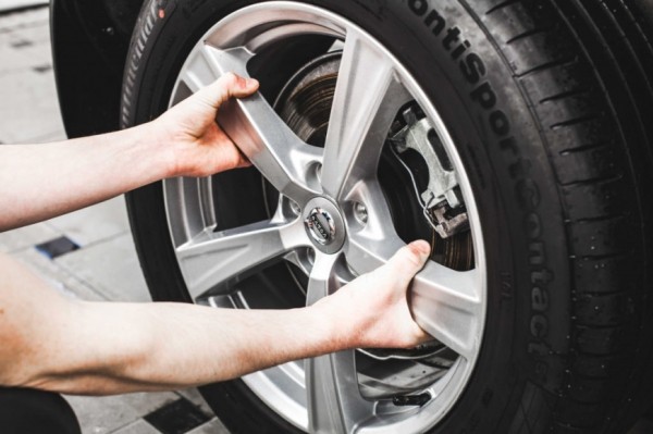Балансировка колес: когда это необходимо и как повысить безопасность на дороге Балансировка колес: когда это необходимо и как повысить безопасность на дороге