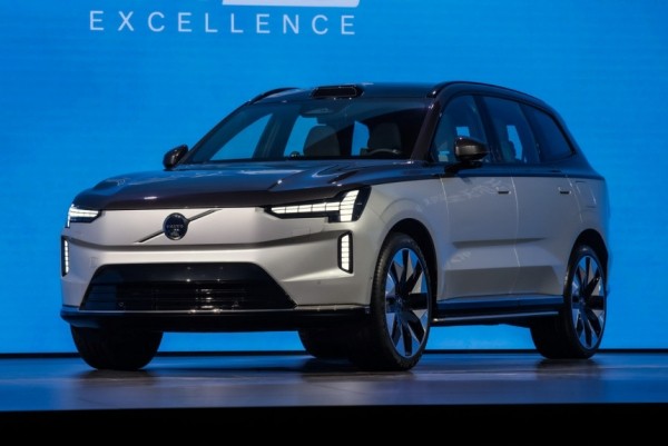 Четырехместный Volvo EX90 Excellence оказался проще предшественника