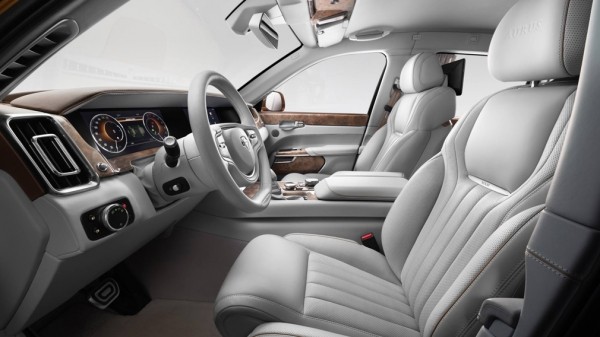 Стало известно, сколько машин Aurus купили россияне за 3 месяца 2023 года