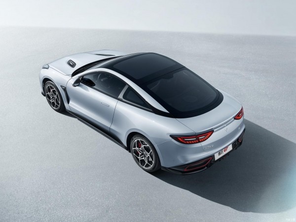 Электрический кроссовер Nezha V стал бестселлером марки в КНР в марте