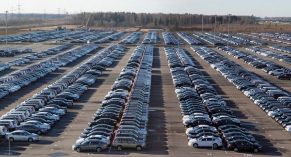 Из-за перепроизводства и падения спроса в КНР скопилось около 3,4 млн лишних машин в 2023 году