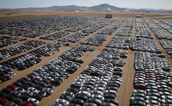 Из-за перепроизводства и падения спроса в КНР скопилось около 3,4 млн лишних машин в 2023 году