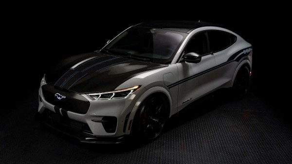 Китайский Suzuki Jimny получает огромный аналог Apple Watch на кузове Китайский Suzuki Jimny получает огромный аналог Apple Watch на кузове