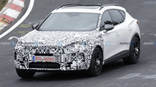 Обновленная Cupra Formentor была замечена во время испытаний