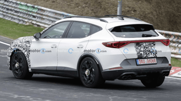 Обновленная Cupra Formentor была замечена во время испытаний