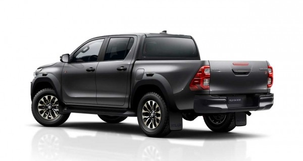 Пикапы Toyota Hilux в России стали доступнее на 2 млн рублей Пикапы Toyota Hilux в России стали доступнее на 2 млн рублей