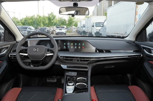 Презентовали бюджетный седан Changan Yidong Plus 2023 года за 1,1 млн рублей Презентовали бюджетный седан Changan Yidong Plus 2023 года за 1,1 млн рублей