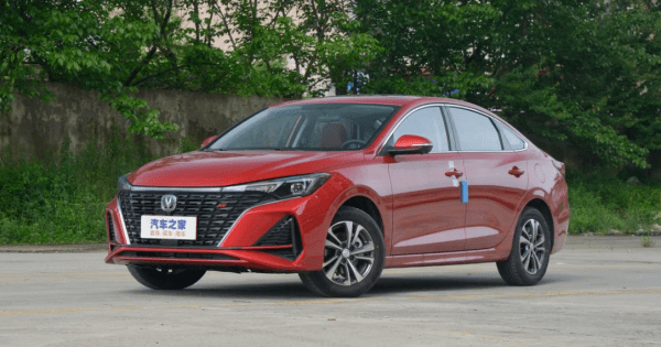 Презентовали бюджетный седан Changan Yidong Plus 2023 года за 1,1 млн рублей Презентовали бюджетный седан Changan Yidong Plus 2023 года за 1,1 млн рублей