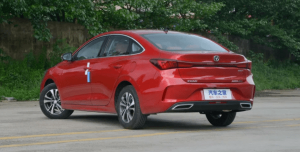 Презентовали бюджетный седан Changan Yidong Plus 2023 года за 1,1 млн рублей Презентовали бюджетный седан Changan Yidong Plus 2023 года за 1,1 млн рублей