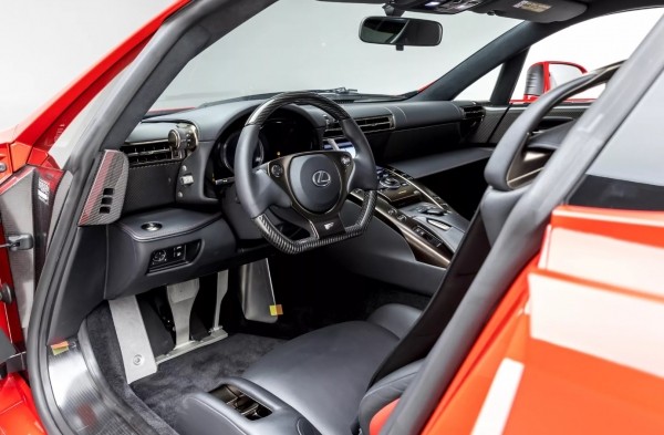 Редкий Lexus LFA 2012 года выставили на аукцион за 53 млн рублей 
