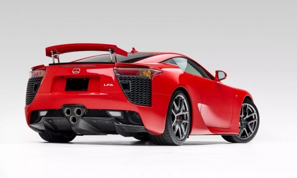 Редкий Lexus LFA 2012 года выставили на аукцион за 53 млн рублей 