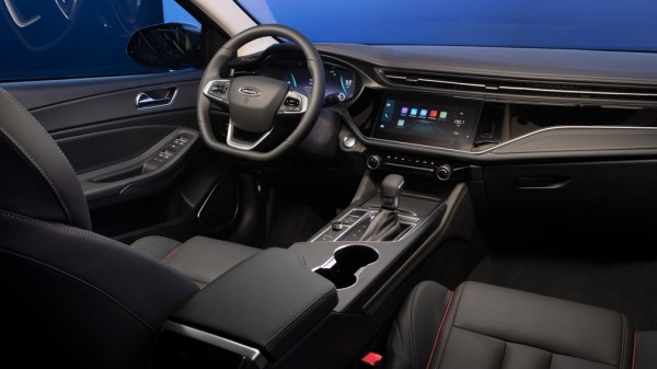 Модельный ряд OMODA в России пополнился седаном S5