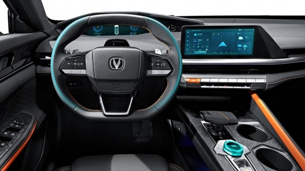 Названы недостатки китайского лифтбека Changan Uni-V Названы недостатки китайского лифтбека Changan Uni-V