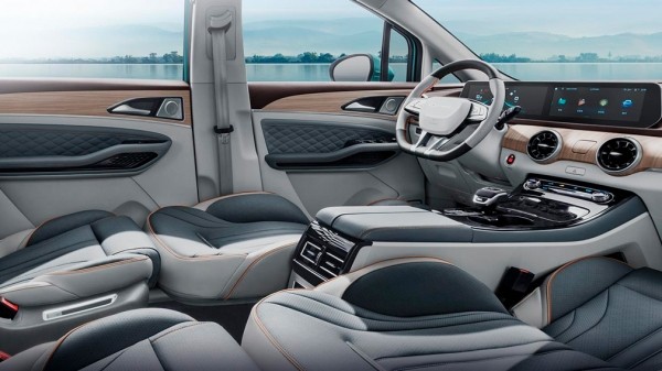 В России стал доступен семейный китайский автомобиль Dongfeng Forthing Yacht