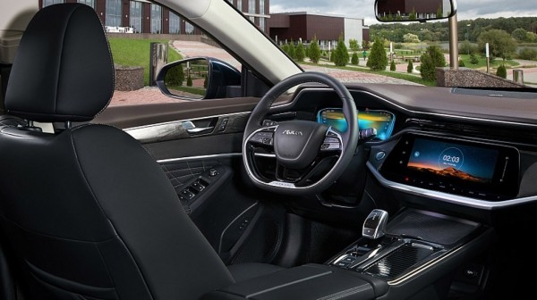 Компания Dongfeng привезла в Россию новый седан Shine Max