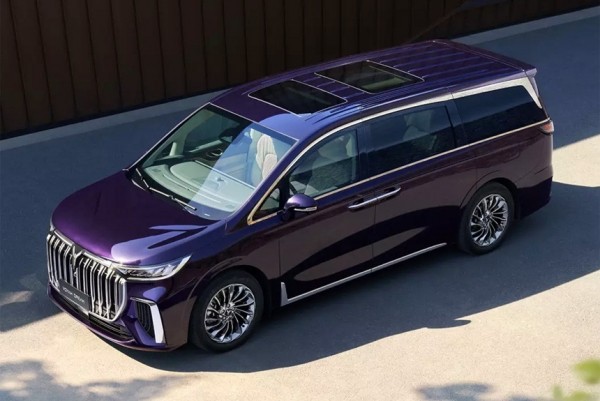 Минивэн Voyah Dream в России: теперь и электромобиль