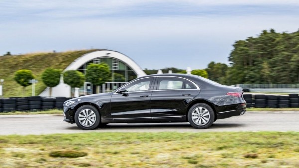 Mercedes-Benz отзывает более 23,5 тыс. автомобилей по всему миру Mercedes-Benz отзывает более 23,5 тыс. автомобилей по всему миру