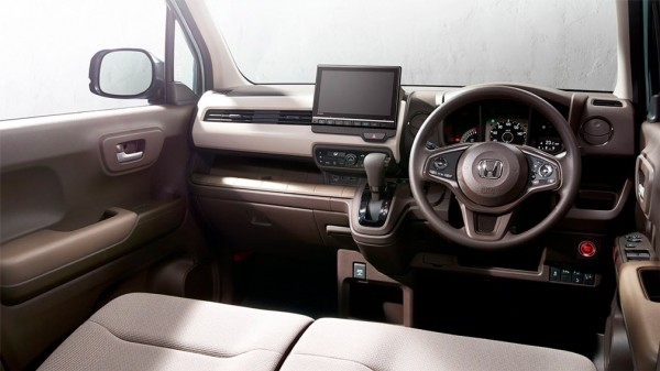 В Россию привезли новый кей-кар Honda N-WGN В Россию привезли новый кей-кар Honda N-WGN