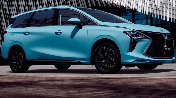 В России стал доступен семейный китайский автомобиль Dongfeng Forthing Yacht
