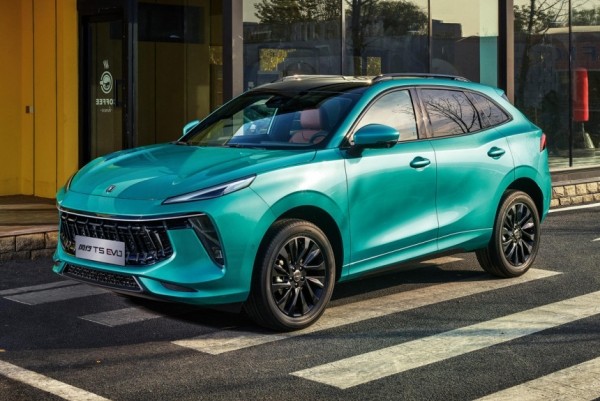 В России появилась марка Forthing: кроссовер и минивэн В России появилась марка Forthing: кроссовер и минивэн