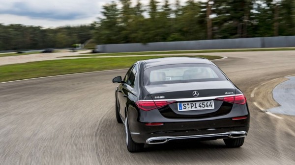 Mercedes-Benz отзывает более 23,5 тыс. автомобилей по всему миру Mercedes-Benz отзывает более 23,5 тыс. автомобилей по всему миру