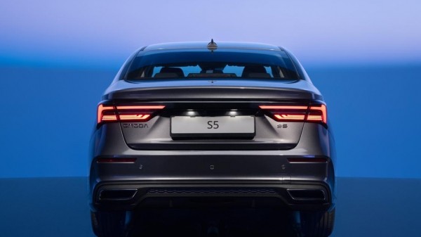 Атмосферный мотор, вариатор, багажник — как у Весты: новый седан уже в продаже в России Атмосферный мотор, вариатор, багажник — как у Весты: новый седан уже в продаже в России