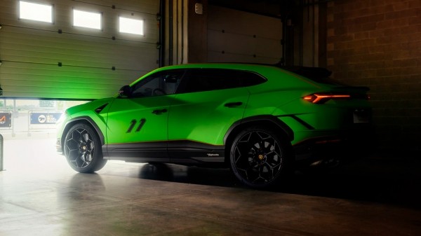 Компания Lamborghini выпустила особый Urus для владельцев гиперкара Essenza SCV12