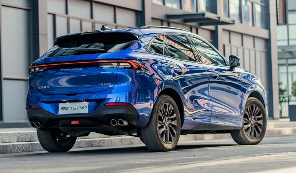 В России появилась марка Forthing: кроссовер и минивэн В России появилась марка Forthing: кроссовер и минивэн