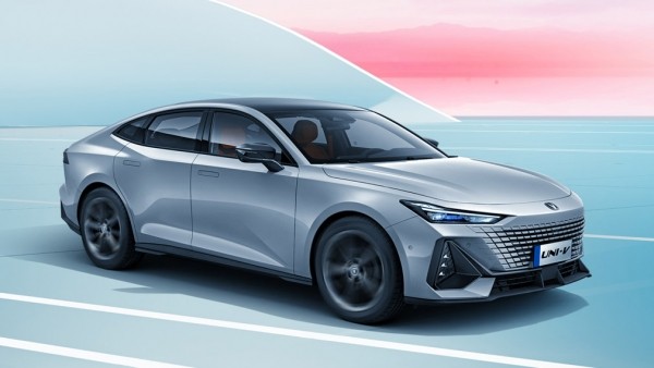 Названы недостатки китайского лифтбека Changan Uni-V Названы недостатки китайского лифтбека Changan Uni-V