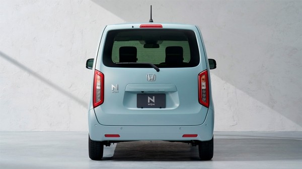В Россию привезли новый кей-кар Honda N-WGN В Россию привезли новый кей-кар Honda N-WGN