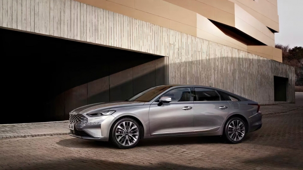 В Россию привезли новые Kia K8 в двух комплектациях В Россию привезли новые Kia K8 в двух комплектациях