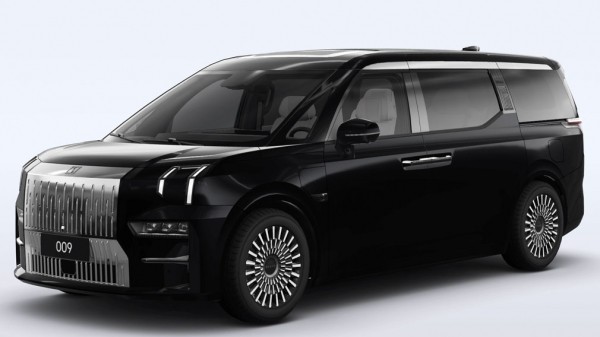 В России появились электрические минивэны Zeekr 009