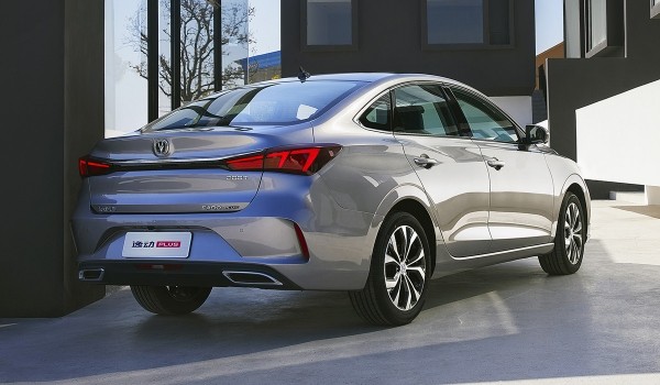 На российский рынок выходит седан Changan Eado Plus На российский рынок выходит седан Changan Eado Plus