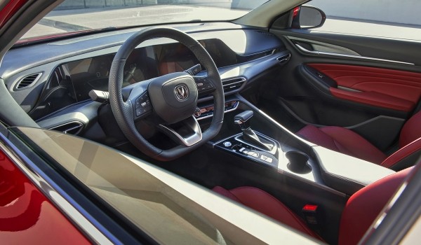 На российский рынок выходит седан Changan Eado Plus На российский рынок выходит седан Changan Eado Plus