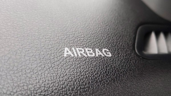 Врач рассказал об опасности, которую несет подушка безопасности автомобиля Врач рассказал об опасности, которую несет подушка безопасности автомобиля