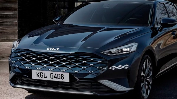 В Россию привезли новые Kia K8 в двух комплектациях В Россию привезли новые Kia K8 в двух комплектациях