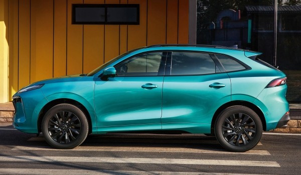 В России появилась марка Forthing: кроссовер и минивэн В России появилась марка Forthing: кроссовер и минивэн