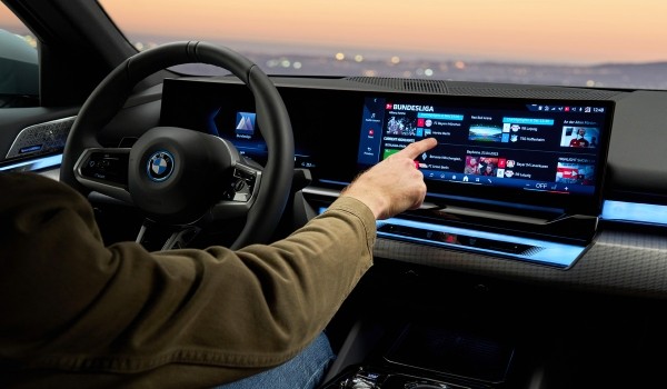 Обновки BMW: трехлитровый дизель, младший i7 и другое Обновки BMW: трехлитровый дизель, младший i7 и другое