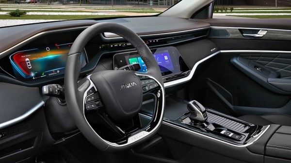 Компания Dongfeng привезла в Россию новый седан Shine Max