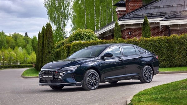 Компания Dongfeng привезла в Россию новый седан Shine Max