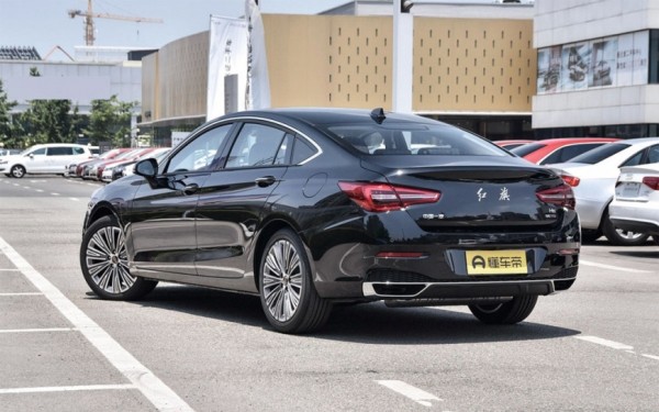 Эксклюзивный седан Hongqi H5 первого поколения уже доступен в России Эксклюзивный седан Hongqi H5 первого поколения уже доступен в России