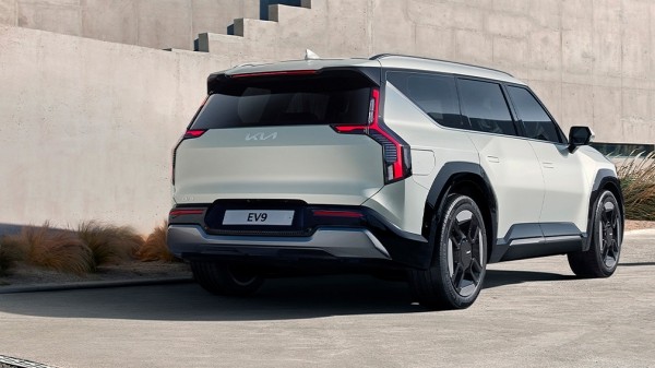Новый электрокроссовер Kia EV9 получит много услуг по подписке