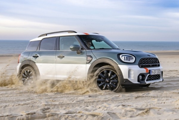 Дайджест дня: внедорожный Countryman, новый Alphard и другие события индустрии Дайджест дня: внедорожный Countryman, новый Alphard и другие события индустрии