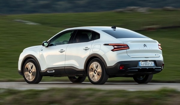 Citroen e-C4 предложил более мощную и дальнобойную версию Citroen e-C4 предложил более мощную и дальнобойную версию