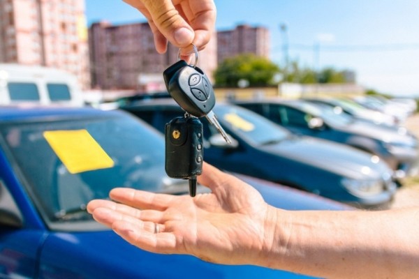 Граждане России рассказали о главных проблемах при продаже автомашины в 2023 году Граждане России рассказали о главных проблемах при продаже автомашины в 2023 году