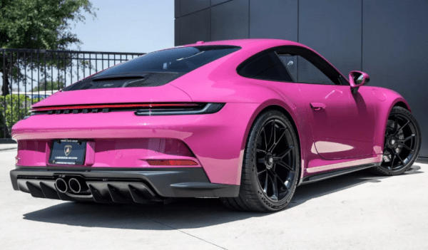 Ярко-розовый Porsche 911 GT3 Touring выставлен на продажу за 25 млн рублей Ярко-розовый Porsche 911 GT3 Touring выставлен на продажу за 25 млн рублей