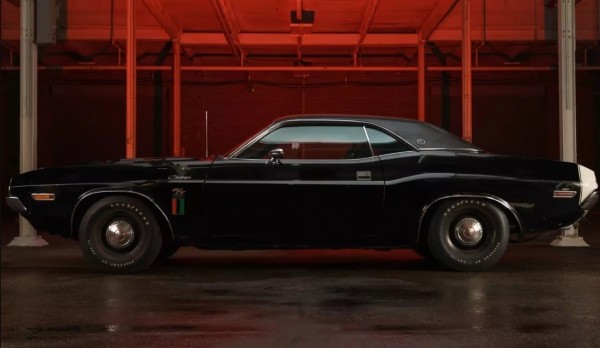 Легендарный Dodge Challenger продан на аукционе более чем за миллион долларов Легендарный Dodge Challenger продан на аукционе более чем за миллион долларов